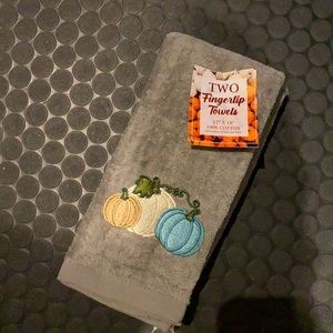 New fingertip guest towels